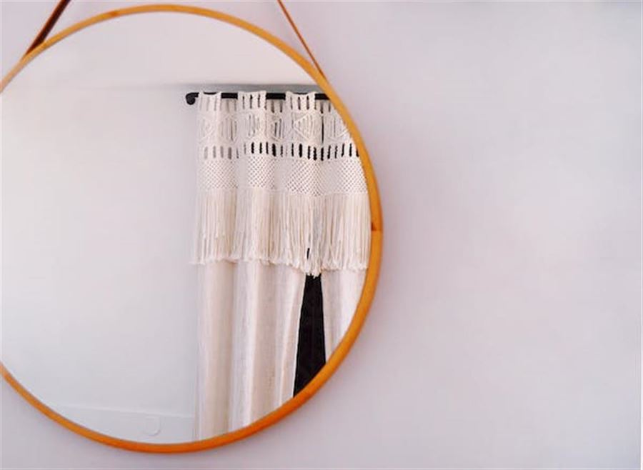 Skab et fantastisk badeværelse med et badeværelsesspejl med lys